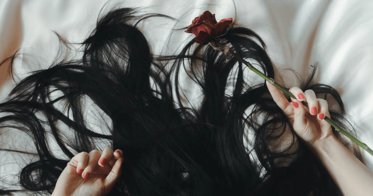 黒髪と薔薇